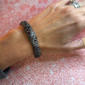 Black stretch bracelet